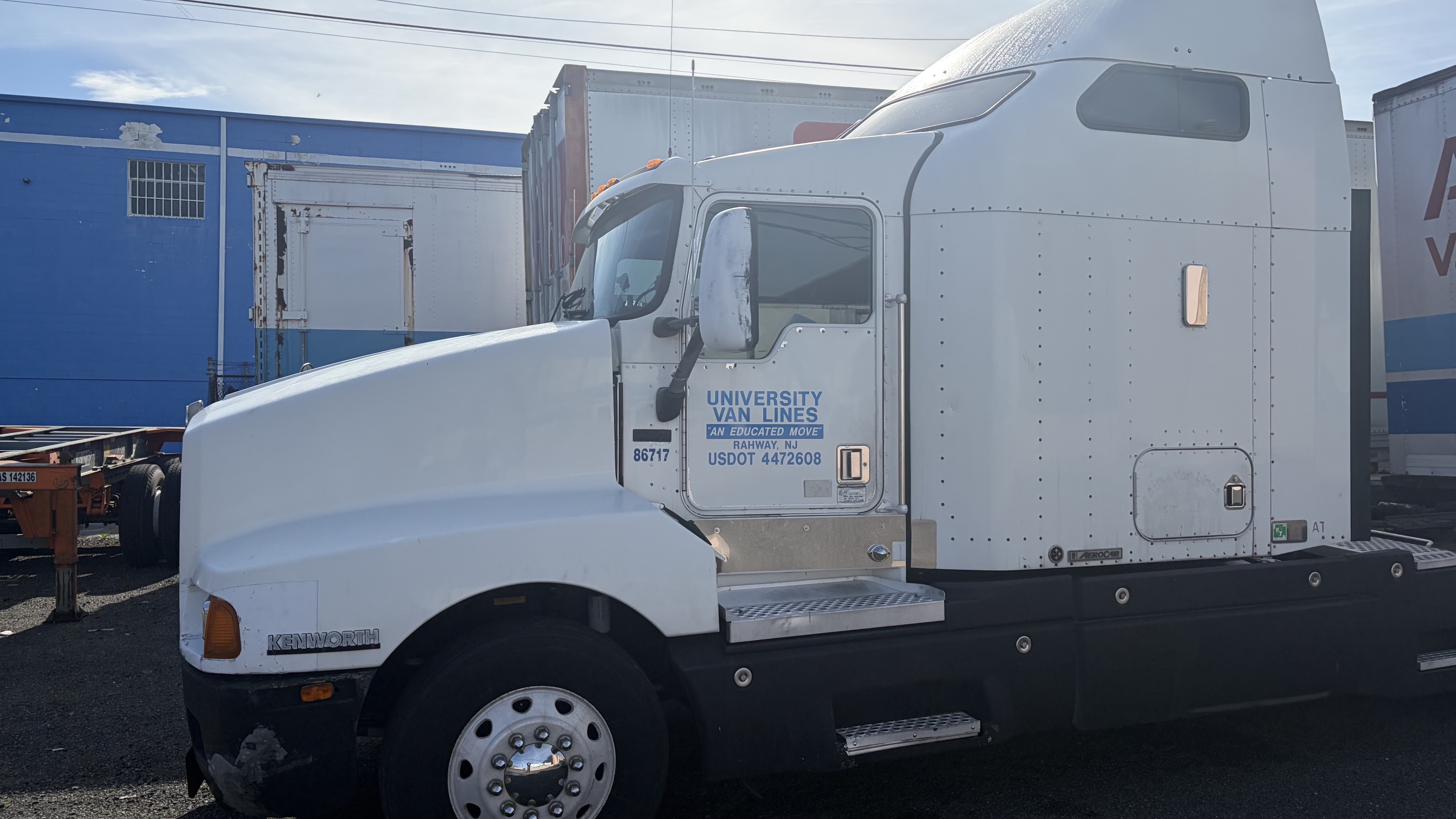University Van Lines truck in Rahway NJ